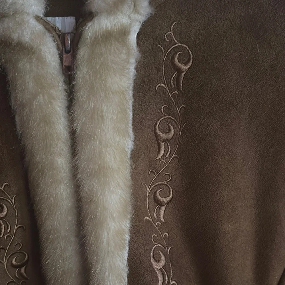 White Stag Brown Faux Fur Trimmed Jacket - Picture 3 of 16